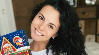 Обтянула грудь и живот: беременная Каменских показала, как выглядит ее фигура в латексном платье (фото)
