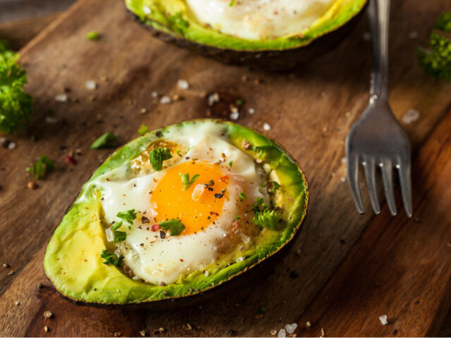 авокадо яйцо