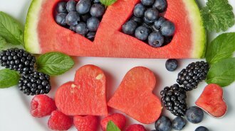 Защитит печень, сердце и зрение: медики назвали максимально полезную летнюю ягоду
