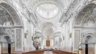 St._Peter_and_St._Paul's_Church_1,_Vilnius,_Lithuania_-_Diliff