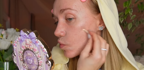 Догляд за обличчям, кадр з відео