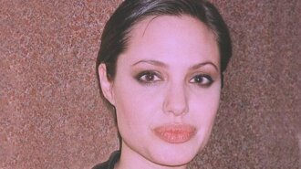 Клубок рыжих волос и сероватая кожа: поклонники изумились, на какие изменения Анджелина Джоли пошла ради новой роли (ВИДЕО)