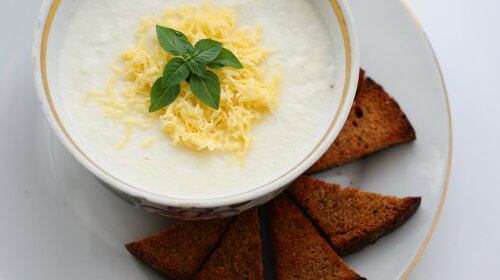 Смачний крем-суп з цвітної капусти з сиром: ідеальне блюдо для дієтичного харчування
