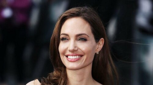 Анджелина Джоли, актриса, подогрела слухи о беременности