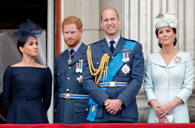 Наследники королевской семьи Гарри и Уильям с женами
