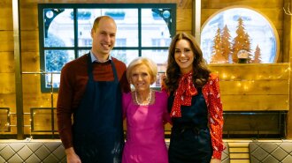 В красном рождественском платье: Кейт Миддлтон и принц Уильям приняли участие телевизионном кулинарном шоу