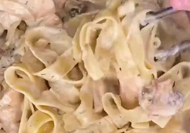 Паста Альфредо, кадр з відео