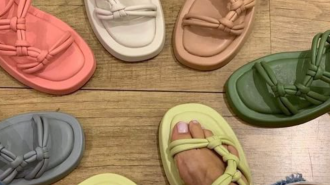 Мода, жіночі босоніжки, одяг