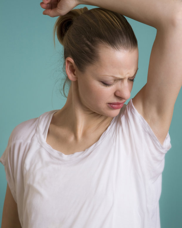 Чем вредны дезодоранты: топ-5 фактов об их опасности