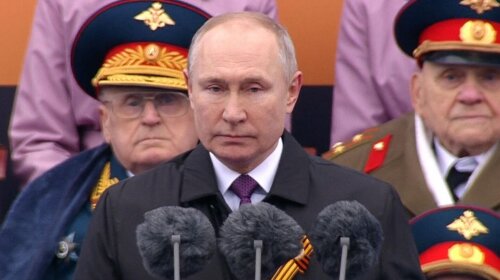 С опухшим лицом и одеялом на коленях: путин не смог скрыть болезненный вид на параде в Москве