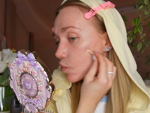 Уход за лицом, кадр из видео