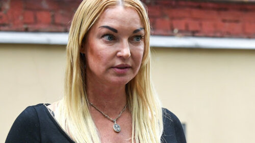 Истощавшая Волочкова в обтягуючому купальнику засвітила своє "гніздо" – знову осоромилася перед фанатами