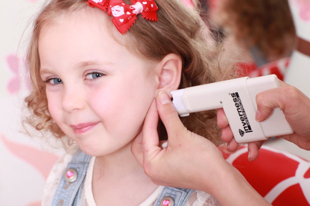 Раннє проколювання вух може бути дуже небезпечним