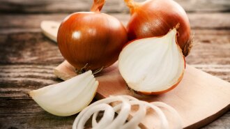 Лук по праву можно считать панацеей от многих болезней