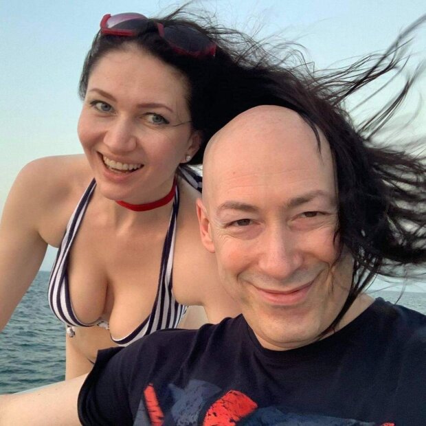 Дмитро Гордон вразив фото з роздягненою дружиною