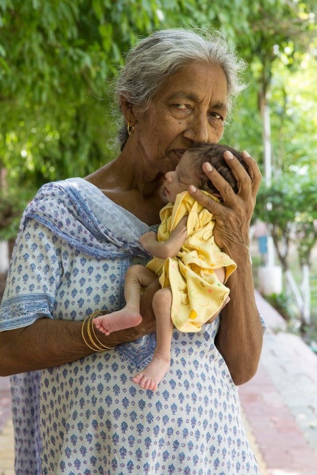Жінка народила першу дитину у 72 роки