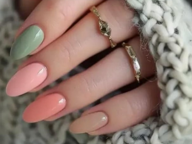 Манікюр, фото з вільних джерел