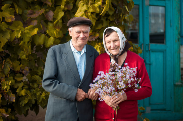 27 листопада розпочнеться флешмоб #letshelpbabushkas, але допомагати літнім людям можна і після нього