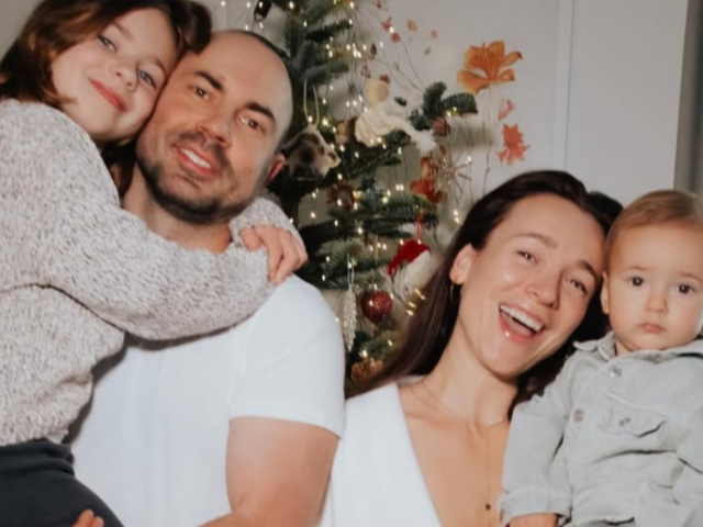 Андрій Бедняков та Анастасія Коротка з дітьми