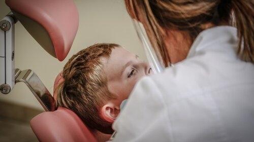 Лікарі видалили семирічній дитині більше 500 зубів