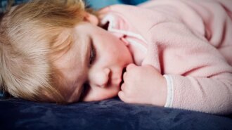 Чому варто дозволити дитині спати зі світлом