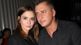 Агата Муцениеце, актриса, звезда в купальнике