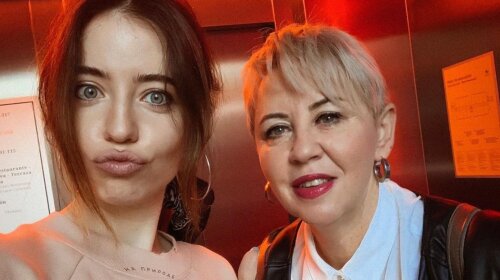 Надя Дорофеева показала, как зажигает с мамой в TikTok – такая же пластичная, как и дочь  (видео)