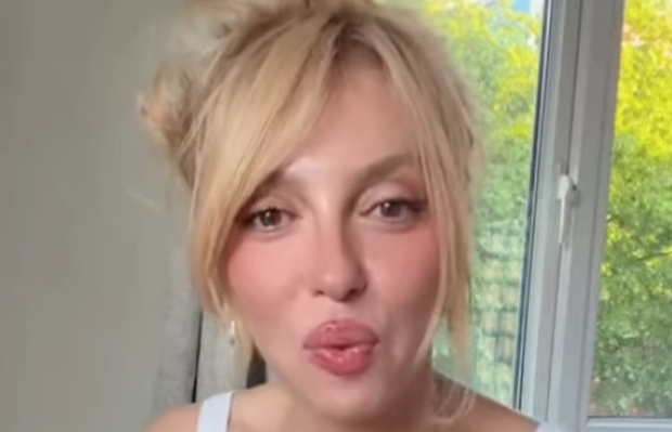 Оля Полякова, кадр з відео