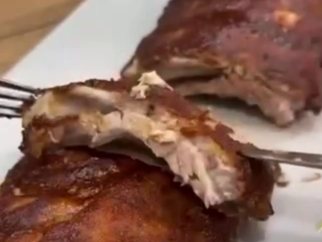 Свиные ребра в глазури, кадр из видео