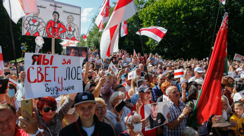 Заблокували Інтернет і телефонний зв'язок: у Білорусі проходять масові мітинги на підтримку Світлани Тихановської