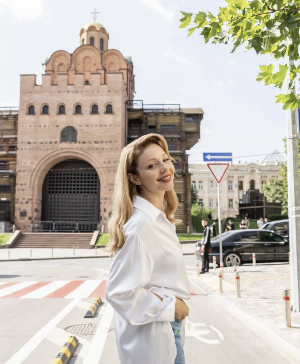 Счастливая Тина Кароль умилила сеть кадрами с прогулки по солнечному Киеву
