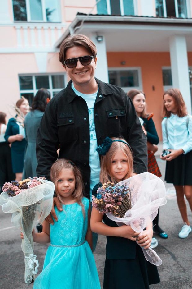Анатолій Анатоліч з доньками