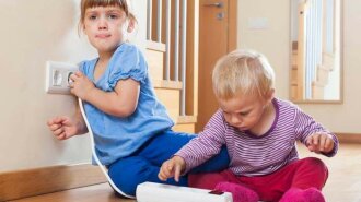 Безпека дітей вдома: лікарі назвали ТОП предметів, які можуть нашкодити дитині