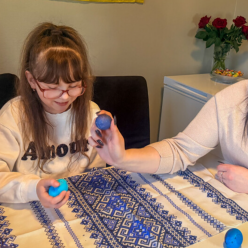 Биття крашанками, Великдень, кадр з відео