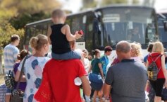 Масова евакуація на Херсонщині: як люди десятками тисяч записуються в електронну чергу