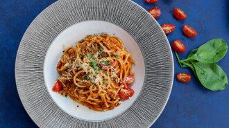 Вкуснейшие спагетти карбонара: простой и быстрый рецепт, по которому сможет приготовить даже ребенок — пальчики оближешь!
