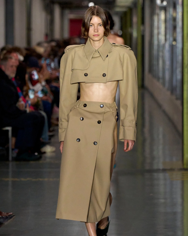 Трендова спідниця з ґудзиками