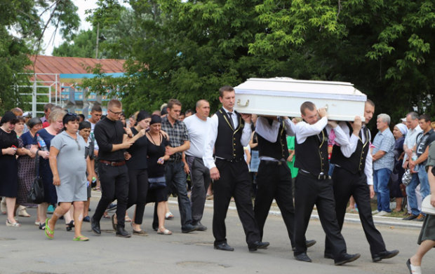 Похорон Даши Лукьяненко: Фото Гиманов Александр / УНИАН