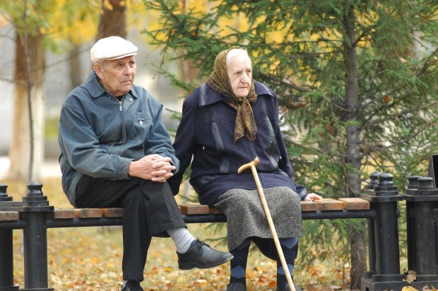 27 листопада розпочнеться флешмоб #letshelpbabushkas, але допомагати літнім людям можна і після нього