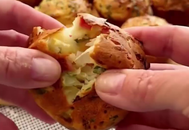 Маффіни з капустою та шинкою, кадр з відео