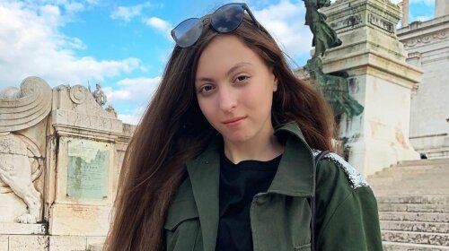 "Пришел, увидел, победил": 14-летняя Маша Полякова показала новое фото из Калифорнии