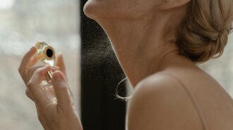 Простійший трюк, завдяки якому парфуми стануть суперстійкими