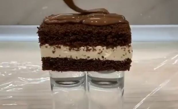 Десерт Kinder Delice, кадр из видео