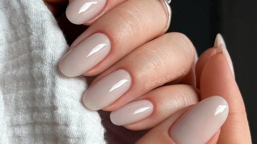 Бежевий манікюр, фото із соцмереж