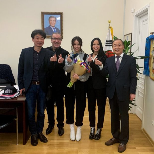 Надю Дорофєєву нагородили в Посольстві Кореї