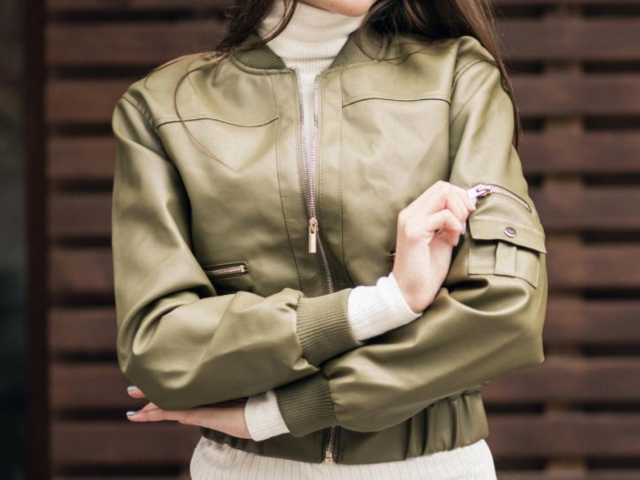 Женщина, модные женские курточки на весну 2026