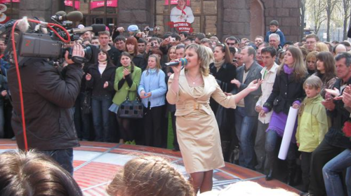 Караоке на Майдане, кадр с видео