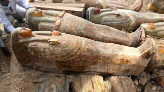 В Египте археологи вскрыли древний тайник с 24 саркофагами