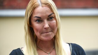 Прикрыла "черешни" банным веником: Волочкова оголилась в деревянной бочке, засветив пикантные места