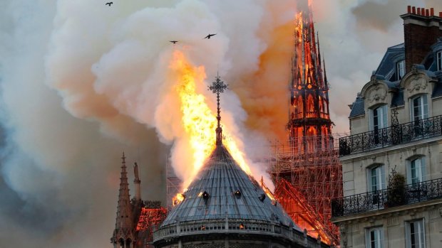 Пожежа в соборі Паризької Богоматері